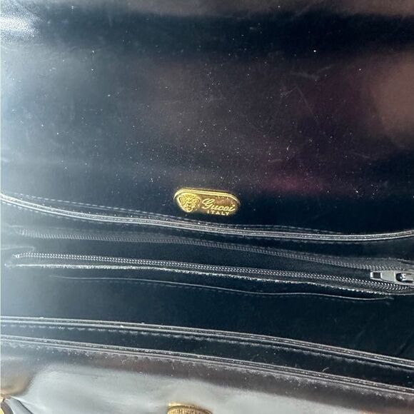 Gucci Elegant Black Shoulder Bag with Gold Details - Picture 10 of 15